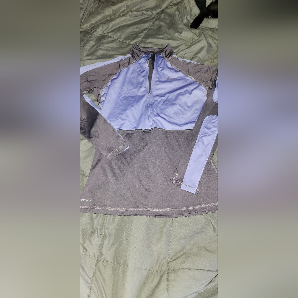 Nike long sleeve half zip jacket